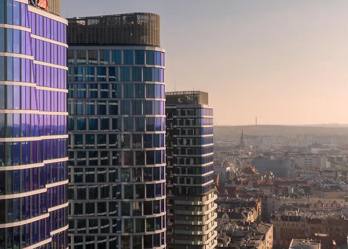 Urban Global Premium 14th Floor No 14, Free Garage, Self Check-in, No Deposit *