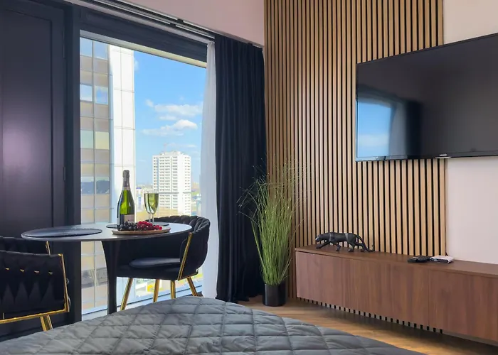 Urban Global Premium 14th Floor No 14, Free Garage, Self Check-in, No Deposit *