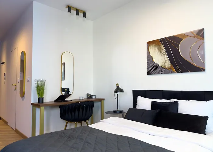 Urban Global Premium 14th Floor No 14, Free Garage, Self Check-in, No Deposit 카토비체